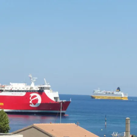 דירה T4 Tres Bien Situe Et Climatise LʼÎle-Rousse