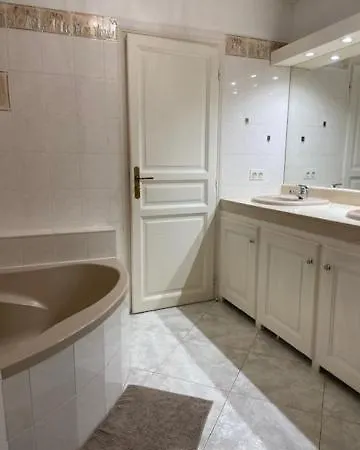 T4 Tres Bien Situe Et Climatise * LʼÎle-Rousse