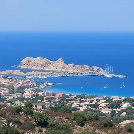 דירה T4 Tres Bien Situe Et Climatise LʼÎle-Rousse
