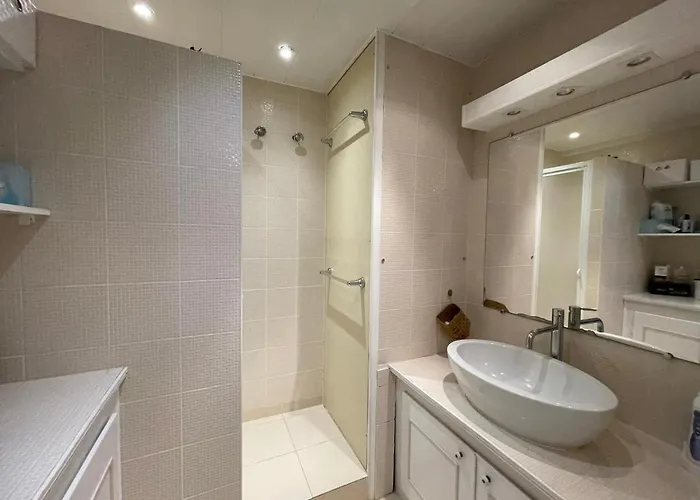 Apartment T4 Tres Bien Situe Et Climatise