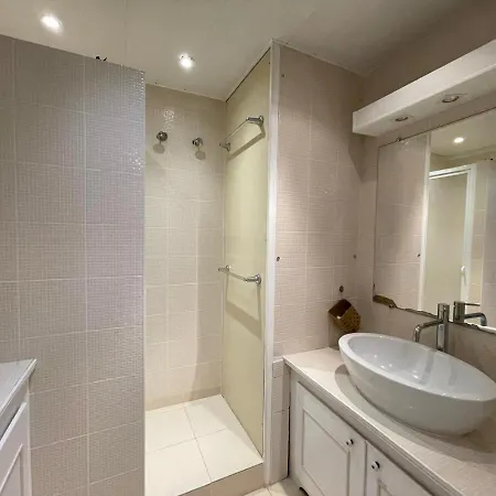 Apartment T4 Tres Bien Situe Et Climatise