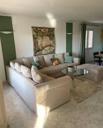 Apartment T4 Tres Bien Situe Et Climatise