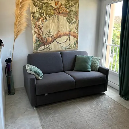 Apartment T4 Tres Bien Situe Et Climatise