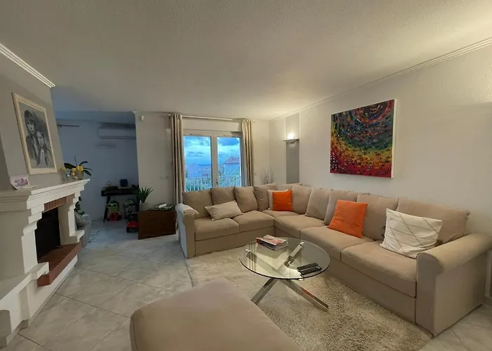Appartement T4 Très Bien Situé Et Climatisé LʼÎle-Rousse