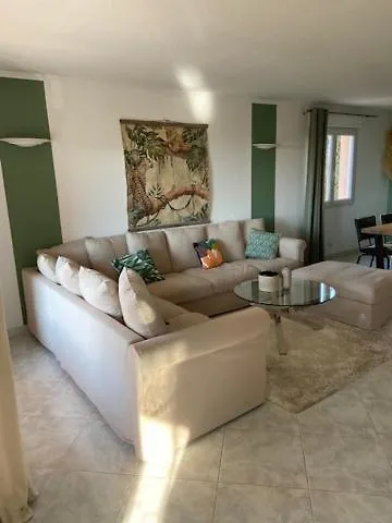 Appartement T4 Très Bien Situé Et Climatisé