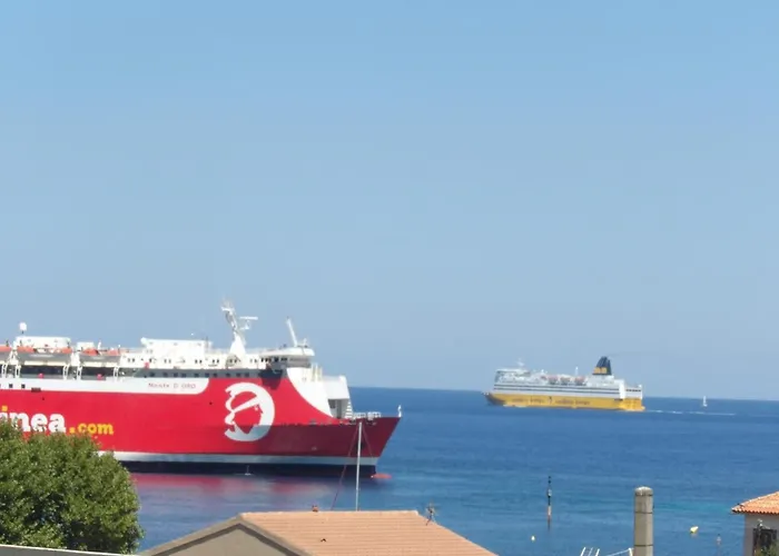 Appartement T4 Très Bien Situé Et Climatisé LʼÎle-Rousse