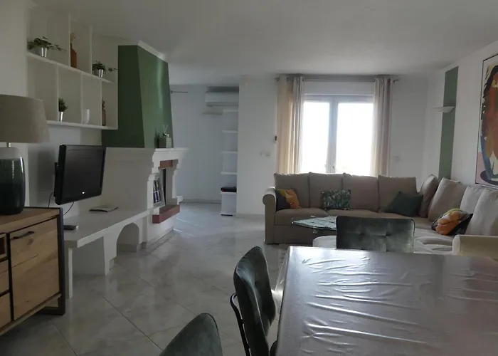 T4 Très Bien Situé Et Climatisé Appartement